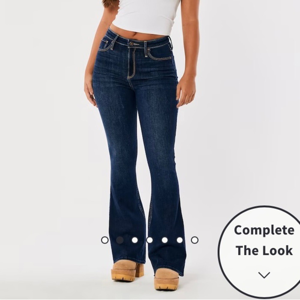 AEROPOSTALE. Hailey flare jeans.Size 9/10-Short/Court.5 pockets. Zip. Inseam 29